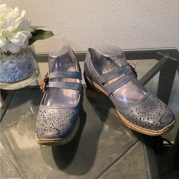 Riskier - Picture 2 of 10